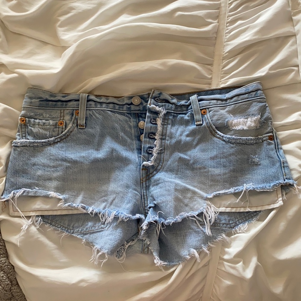 Levi’s mid rise shorts